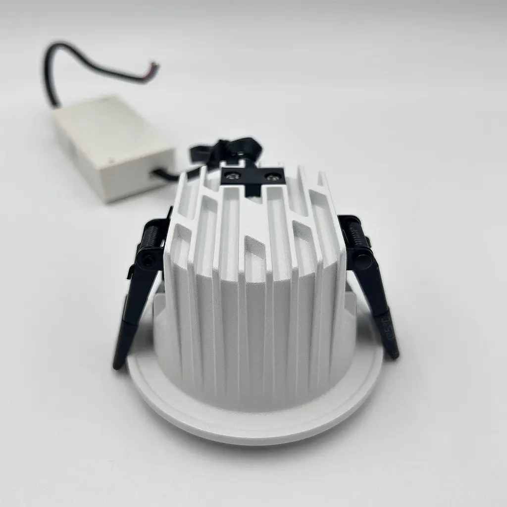 Точечный светильник Skarlat RDL73027-3 7W WH+CHR 4000K - фото 4