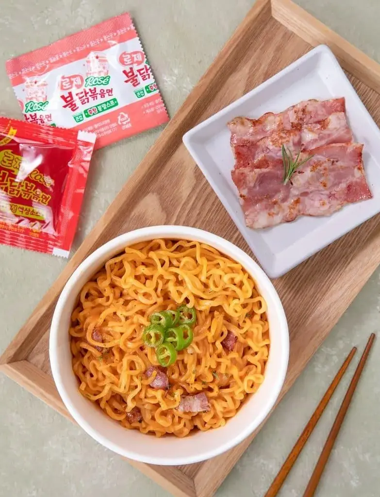 Локшина швидкого приготування Samyang Ramen Hot Chicken Buldak Rose Big Cup 105г - фото 4