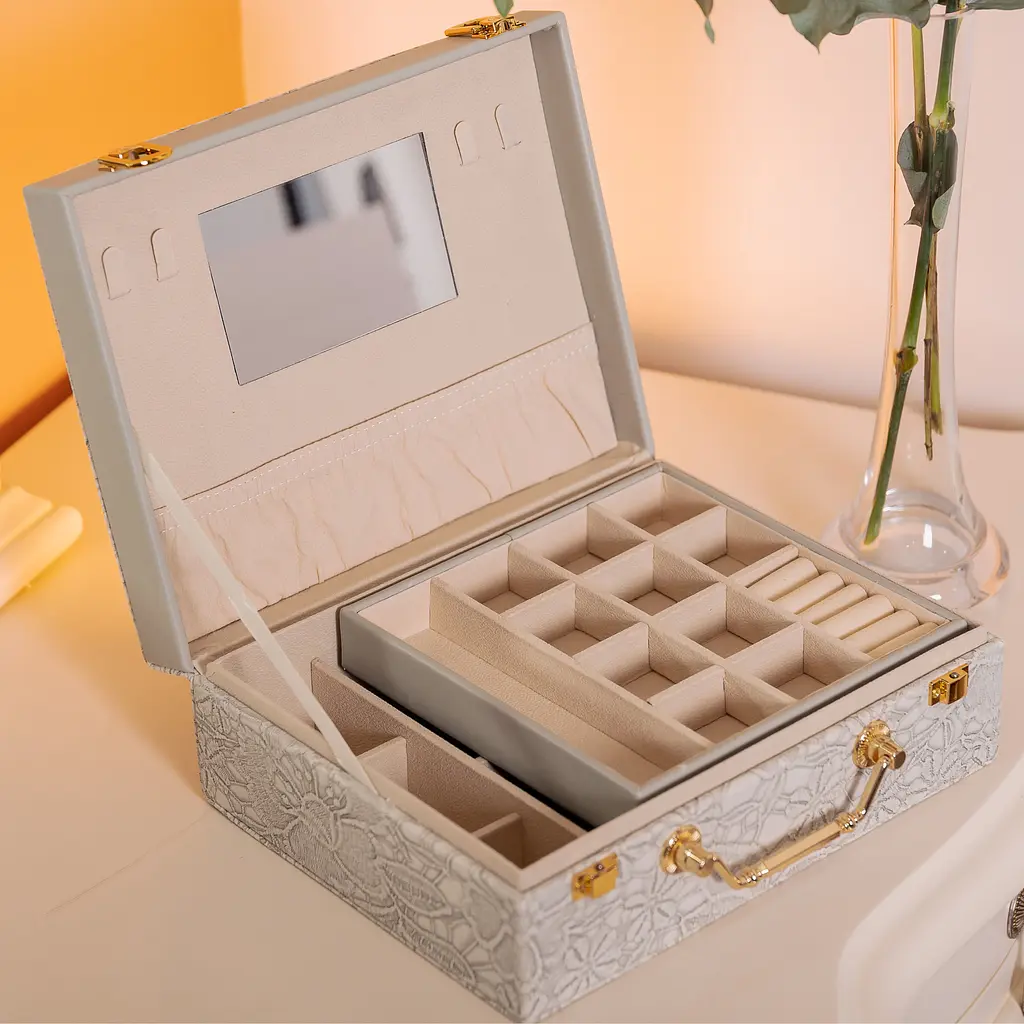 Кейс-органайзер для украшений Yiwu с накидными замками 24х18.5х8.5 см серый HP-5-15G - фото 7