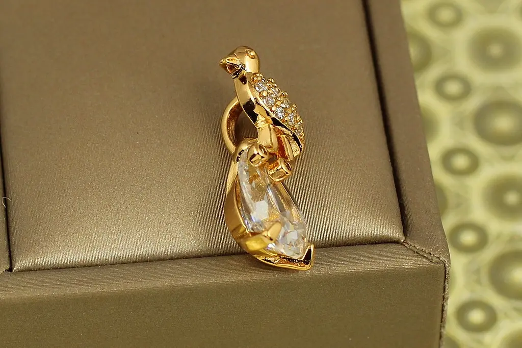 Кулон Xuping Jewelry пава для тоненької цепочки 2,5 см золотистий - фото 2