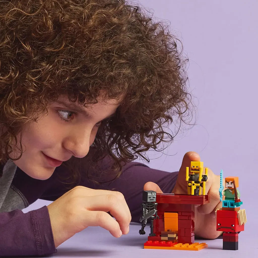 Конструктор LEGO Minecraft Битва с лавой в Незере 99 деталей (21266) - фото 5