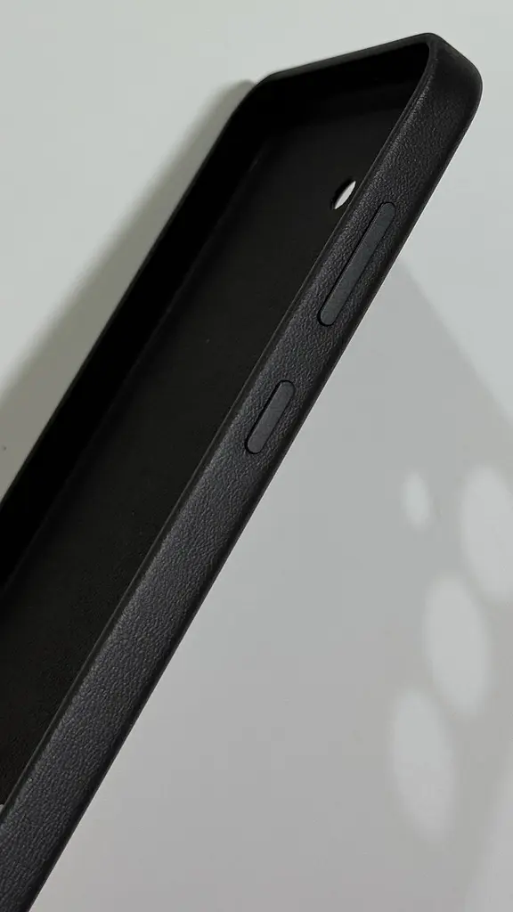 Оригінальний шкіряний чохол для Samsung Galaxy S24 Vegan Leather Case Black GP-FPS921HCABW SM-S921 - фото 6