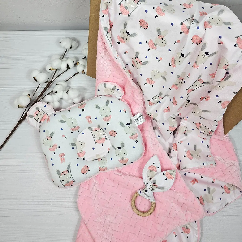 Набір для малюків: плед, подушка та гризунець a.l.babybox Зайчики на гойдалці