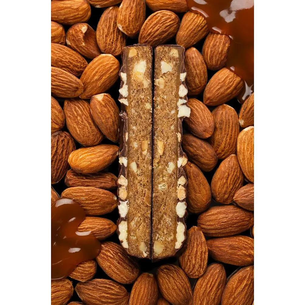 Батончик шоколадний Fizi Guilty Pleasure Salted Almond 40 г х 10 шт. шоу-бокс - фото 6