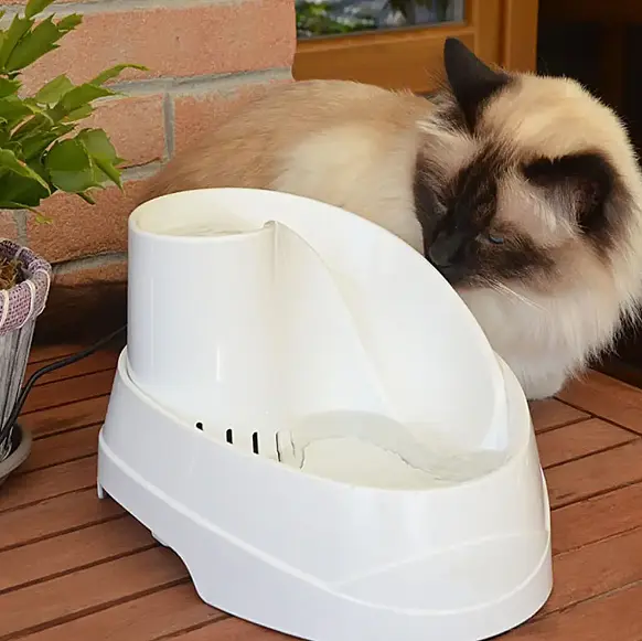 Фонтан-поїлка для собак та котів Ferplast Fountain Vega пластикова біла 23.1х29.7х16.2 см 2 л 71300011 - фото 3