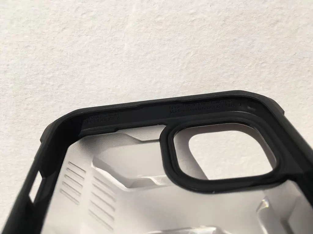 Оригінальний протиударний чохол Spigen Nitro Force для iPhone 13 \| 14 Matte Black (ACS03547) - фото 4