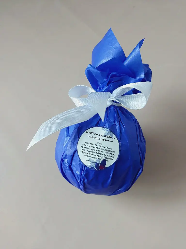 Бомбочка-гейзер для ванни Svich Shop Iren Osadcha Аромат лаванди та шавлії 180 г - фото 4