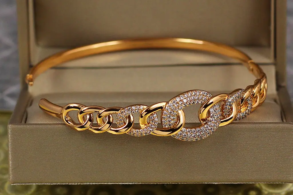 Браслет бенгл Xuping Jewelry Цільність 60 мм 14 мм на руку від 17 см до 19 см золотистий - фото 2
