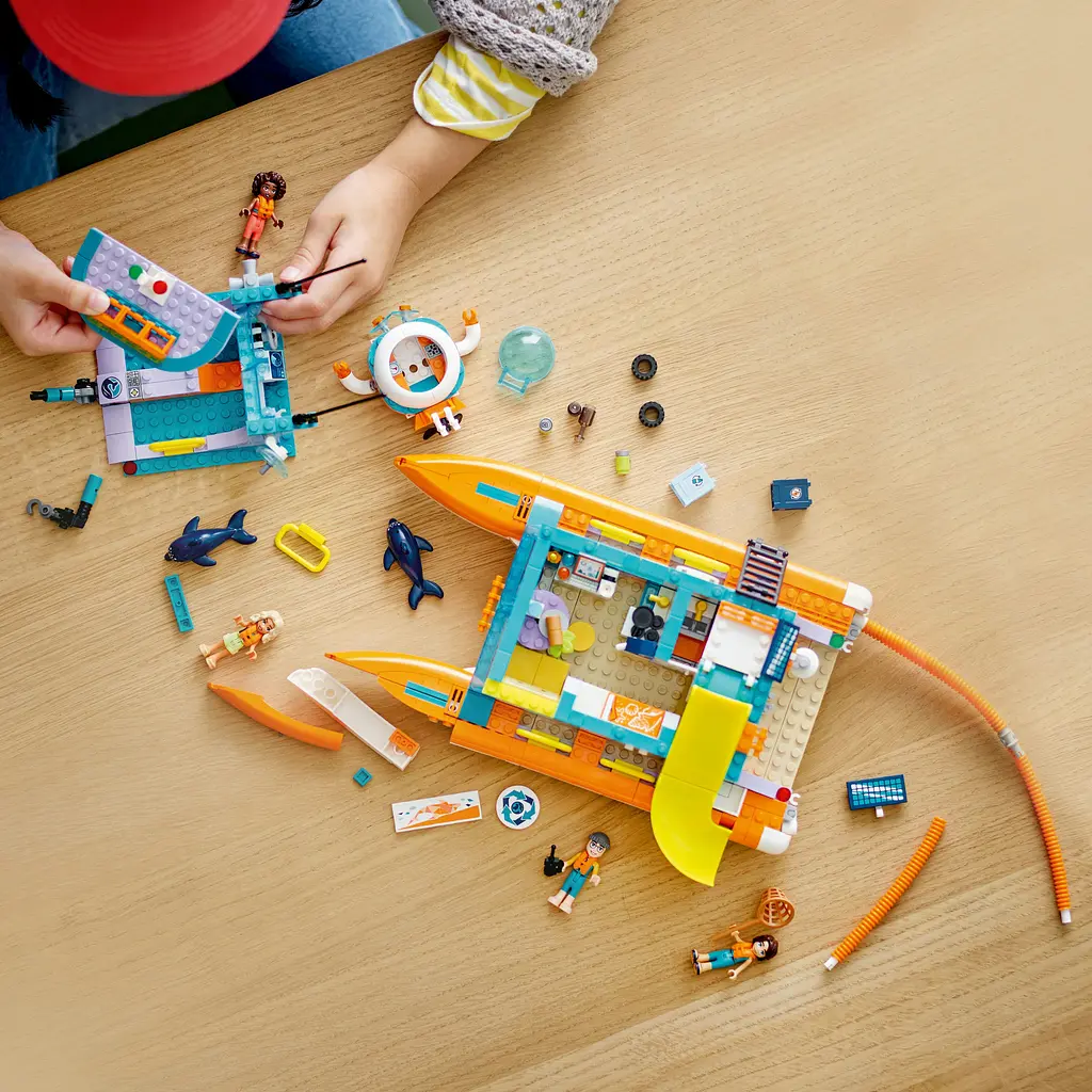 Уценка. Конструктор LEGO Friends Лодка морской спасательной бригады, 717 деталей (41734) - фото 4