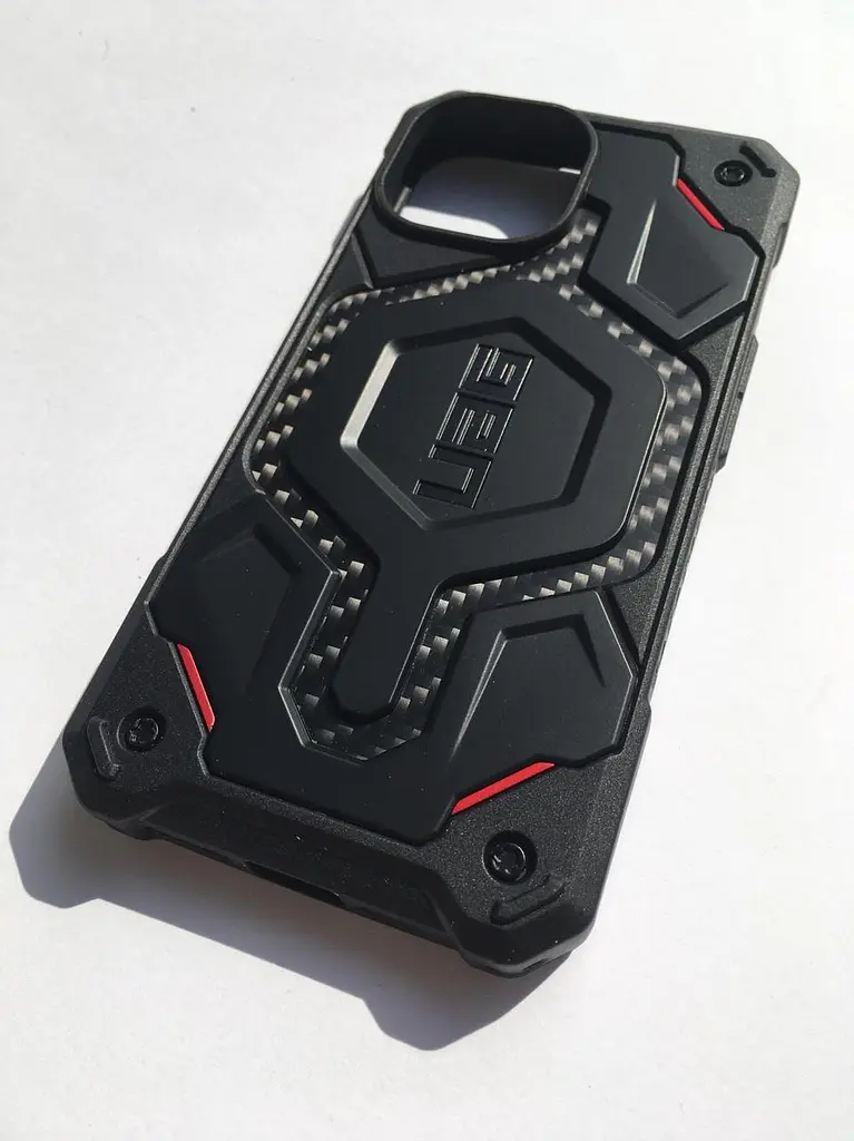 Чохол протиударний UAG Monarch Pro MagSafe для iPhone 15 (6.1") Carbon Fiber 1143401F4242 - фото 6
