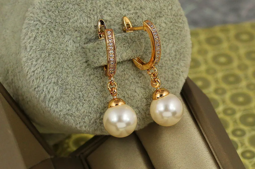 Сережки підвіски Xuping Jewelry з перлами Персей 3,3 см золотисті - фото 2