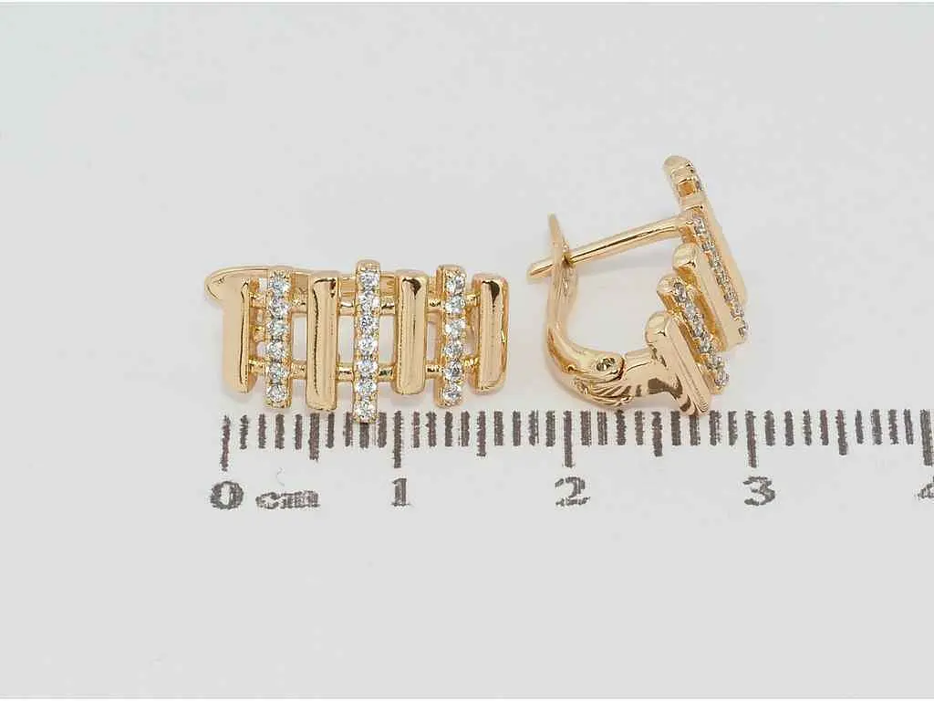 Сережки Xuping Позолота 18K англійський замок "Візерунок з доріжками цирконію" (189152) - фото 2