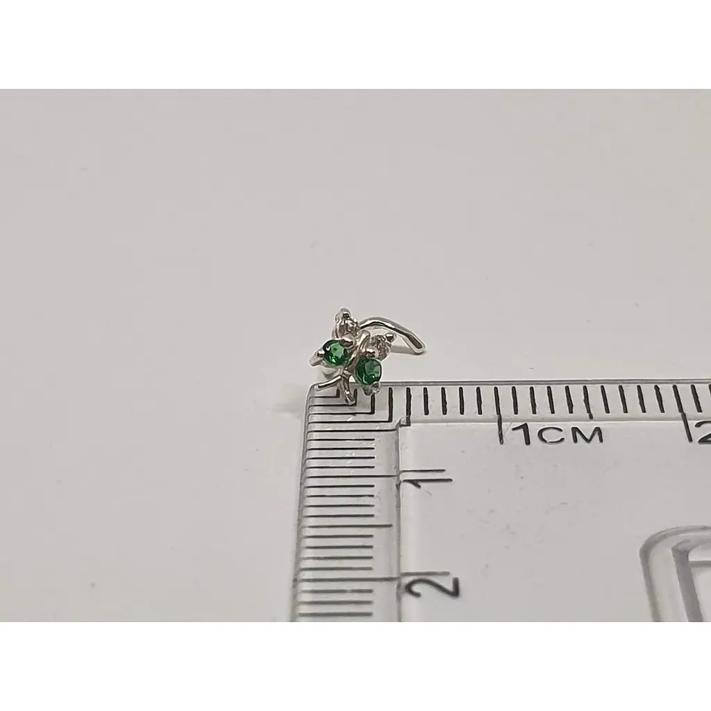 Серебряная серьга-пирсинг в нос Dear. 1041.6С Зеленый - фото 4