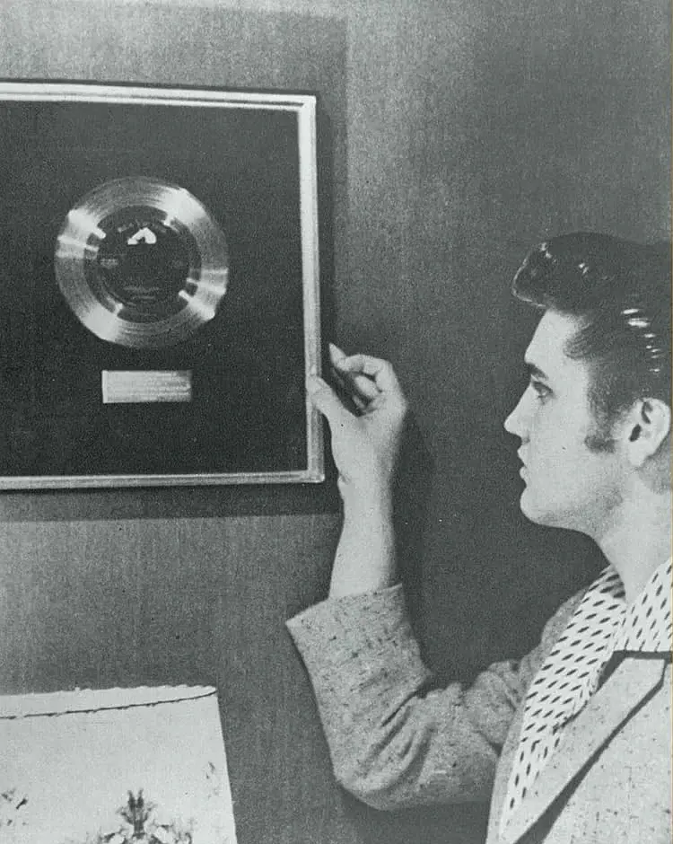 Elvis Presley Treasures. The Story of the King of Rock 'n' Roll Told Through His Personal Momentos - фото 6