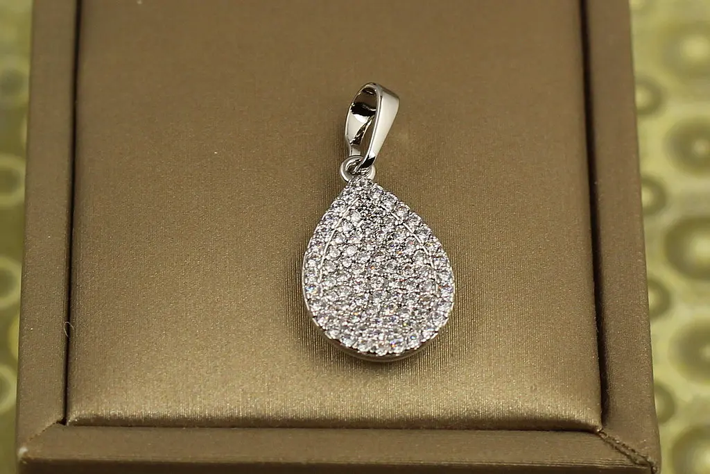 Кулон Xuping Jewelry Крапля з дрібними фіанітами 1,9 см сріблястий