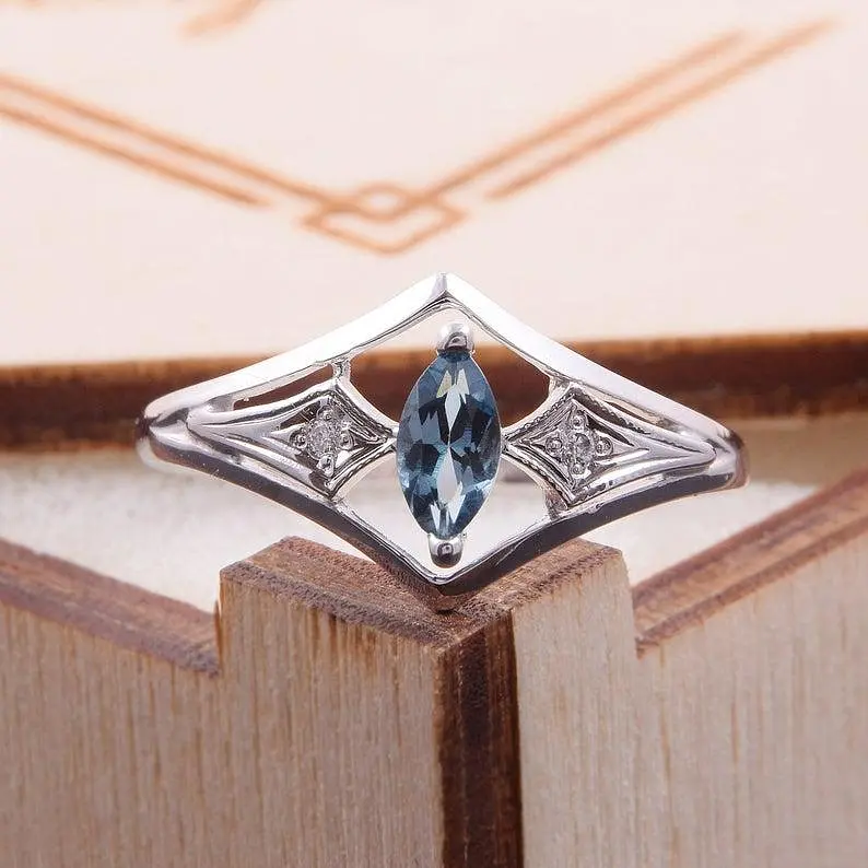 Каблучка з білого золота з топазом London Blue 20.5 K-0136 - фото 6