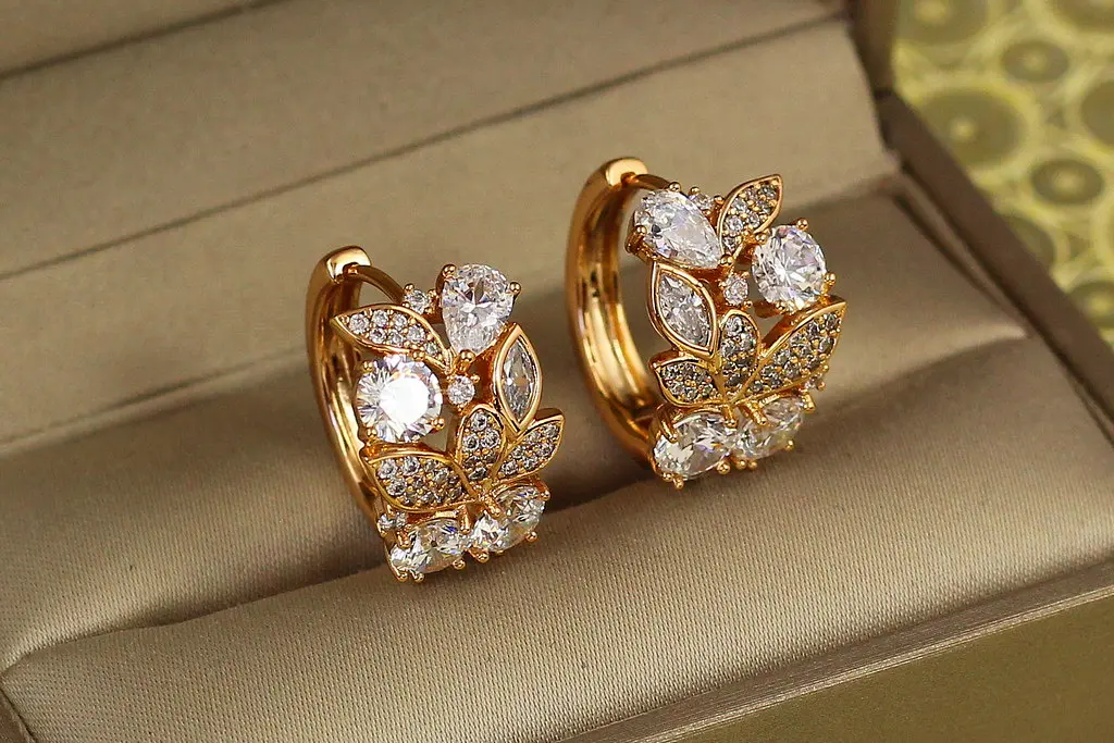 Сережки Xuping Jewelry Флористика 1,7 см золотисті - фото 2