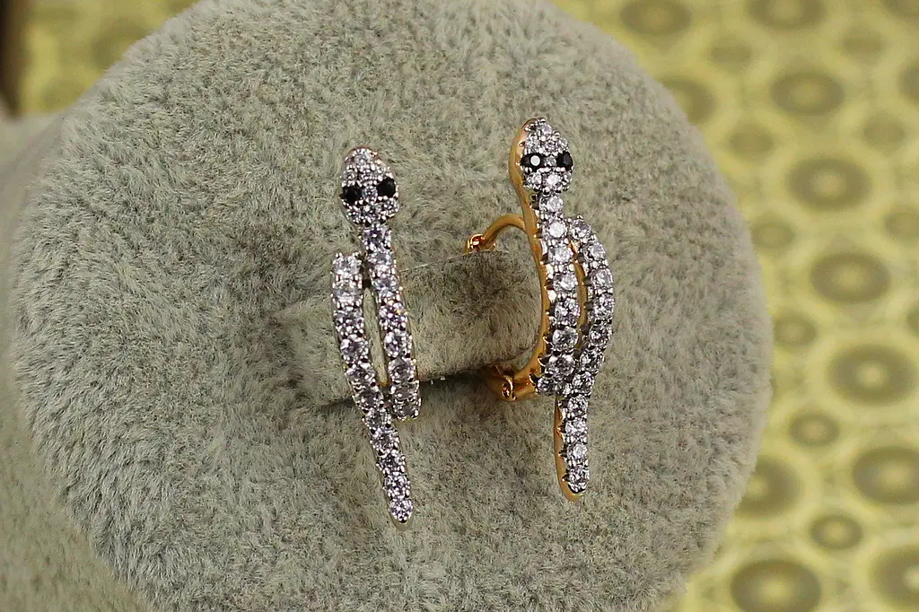 Сережки Xuping Jewelry Змії з родієм 2,5 см золотисті