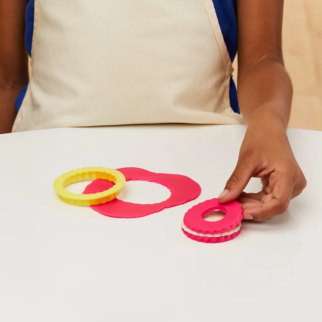 Набір для творчості Play-Doh з масою для ліплення Маленький кухонний набір Lil Sweet Playset (F3159_F3464) - фото 18