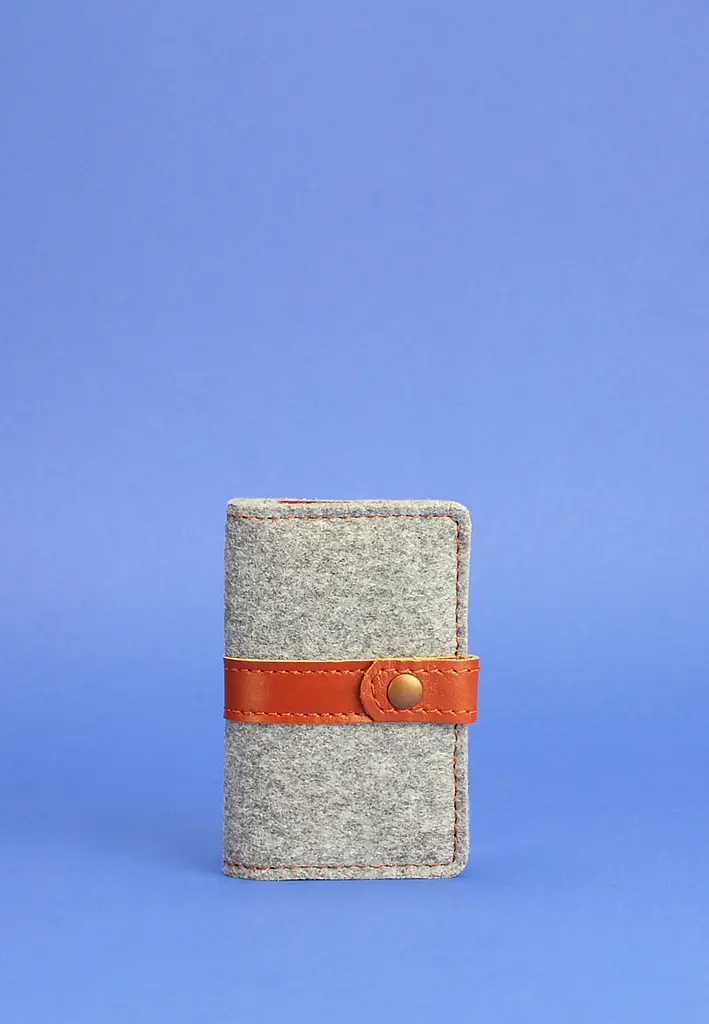 Фетровий кард-кейс (візитниця) 6.1 з шкіряними коричневими вставками - фото 2