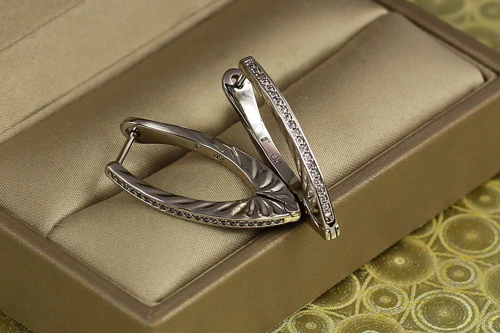 Сережки Xuping Jewelry доріжки збоку ребристі 2,6 см сріблясті - фото 3