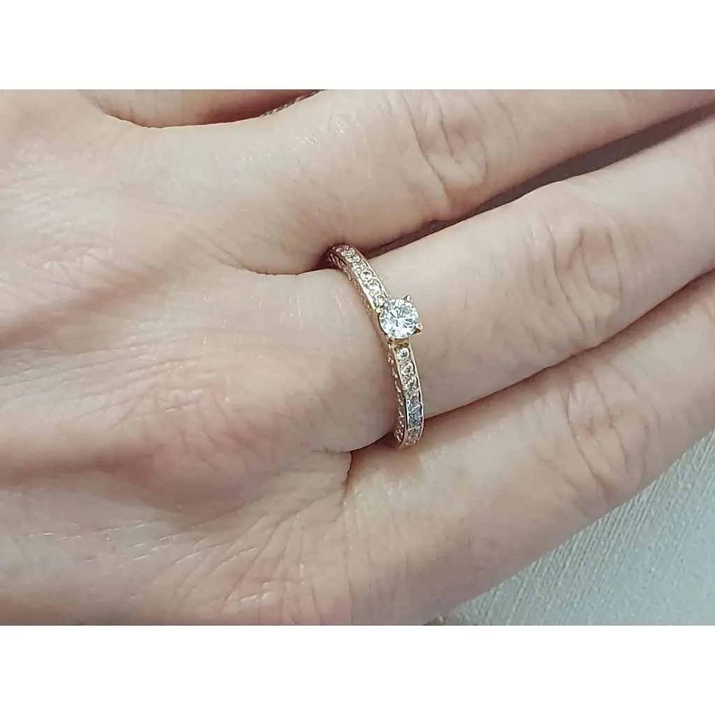 Золоте кільце Родинні коштовності з фіанітами. 111712 17,5 - фото 2