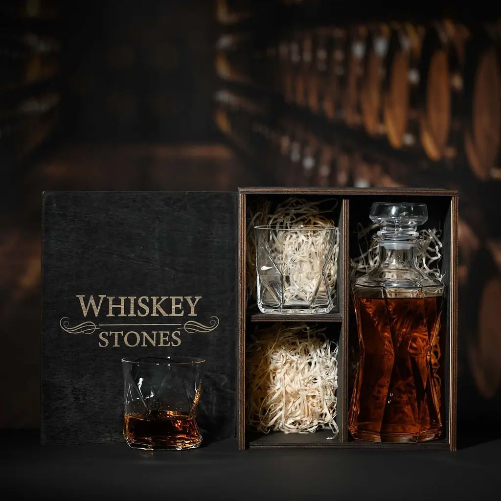 Подарунковий набір віскі Whiskey Stones №12 у дерев'яному пеналі - графин + склянки Bormioli Rocco Cassiopea - фото 4
