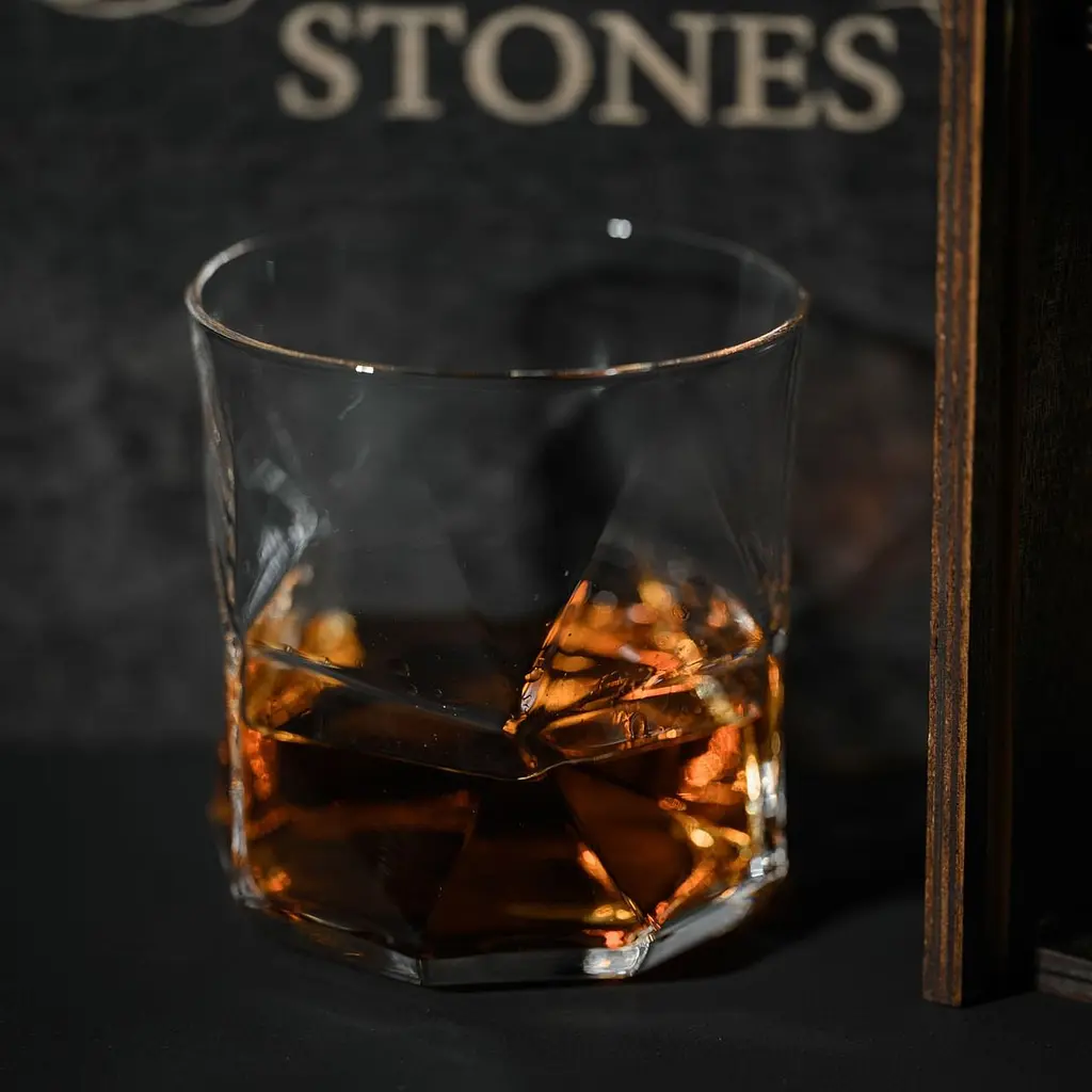 Подарунковий набір віскі Whiskey Stones №12 у дерев'яному пеналі - графин + склянки Bormioli Rocco Cassiopea - фото 8