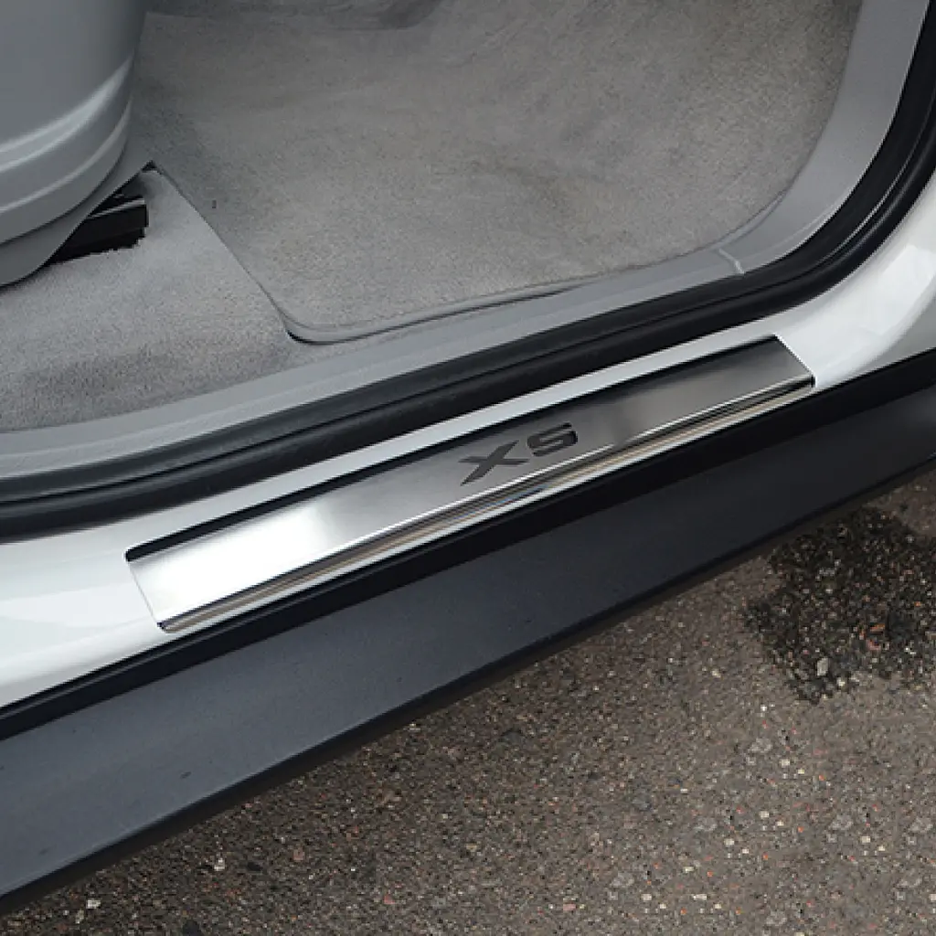 Накладки на пороги для BMW X5 (E70) 2007-2013 X5 (F15) 2013-2018 Нержавіюча сталь із загином та Логотипом 4 шт (Premium P-BM06) - фото 2