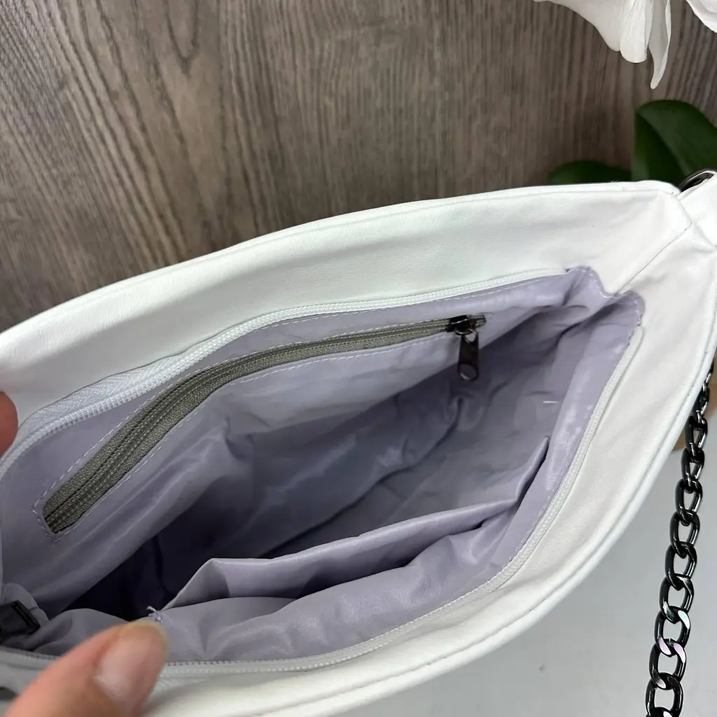Жіноча сумка через плече крос-боді маленька стильна стьобана на ланцюжку Біла 1582Б - фото 7