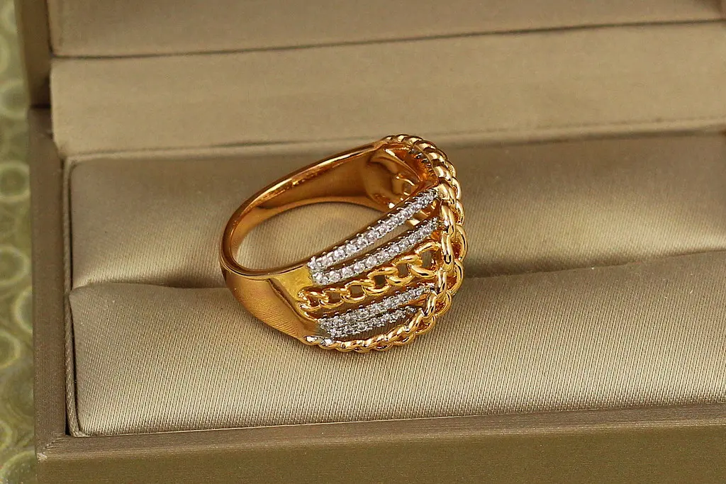 Кільце Xuping Jewelry Королівський ланцюг з родієм р 18 золотисте - фото 2