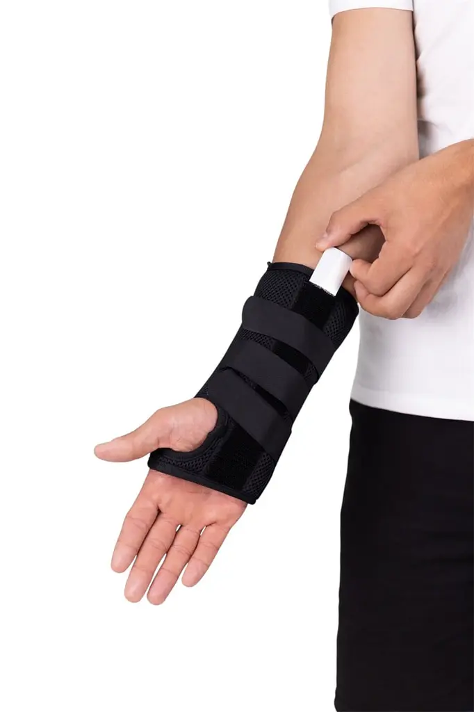 Бандаж на зап'ястя MED1 TJ-302(3) RIGHT XL Black