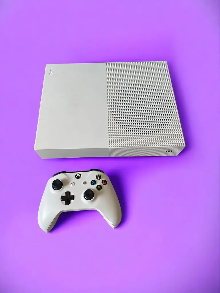 Стационарная игровая консоль Xbox One S 1 ТБ (без дисковода) - фото 2