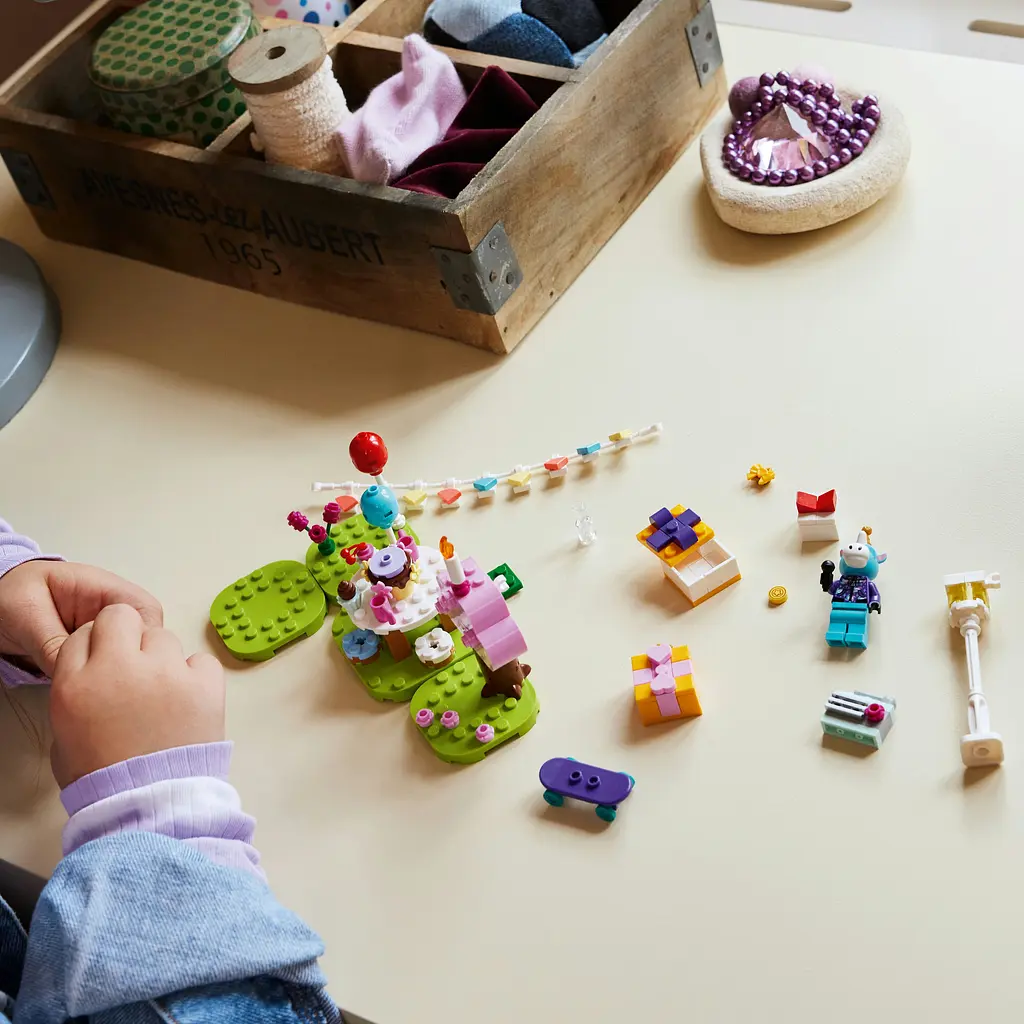 Конструктор LEGO Animal Crossing  Вечірка з нагоди дня народження Julian 170 деталей (77046) - фото 6