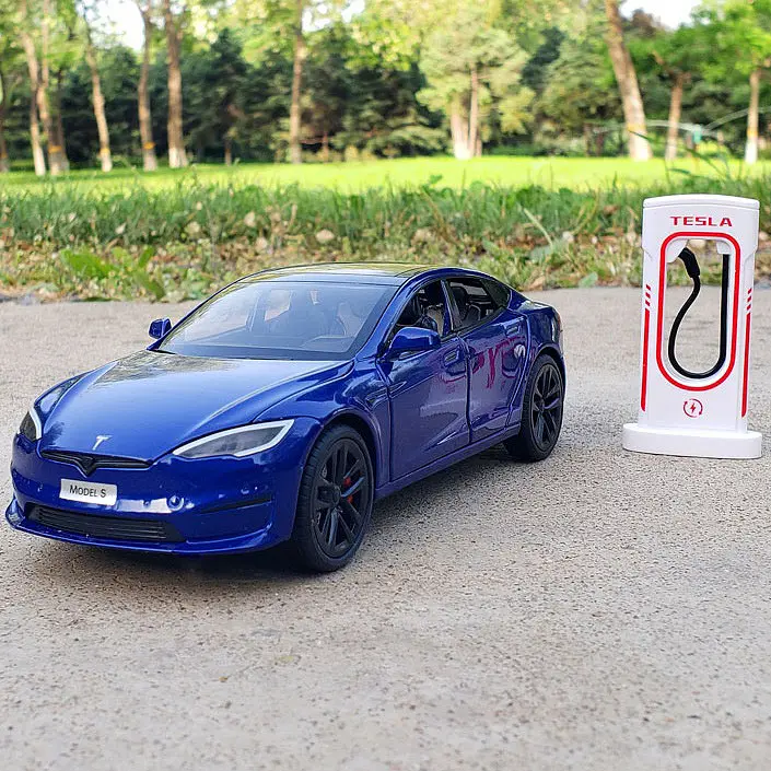 Колекційна металева модель електромобіля Автопром Tesla Model S із зарядною станцією, інерцією, світлом та звуком 1:24 - фото 6