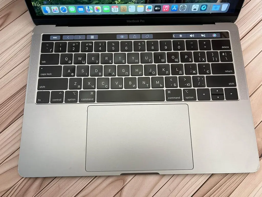 Ноутбук Apple MacBook Pro 13" 2018 A1989 i7-8559U/16/512 (C02ZG0LBLVDM) Б/в - фото 2