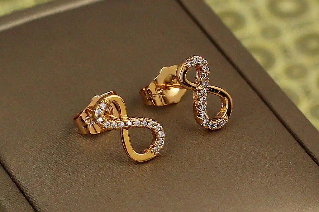 Сережки гвоздики Xuping Jewelry вісімки 1,2 см золотисті - фото 2