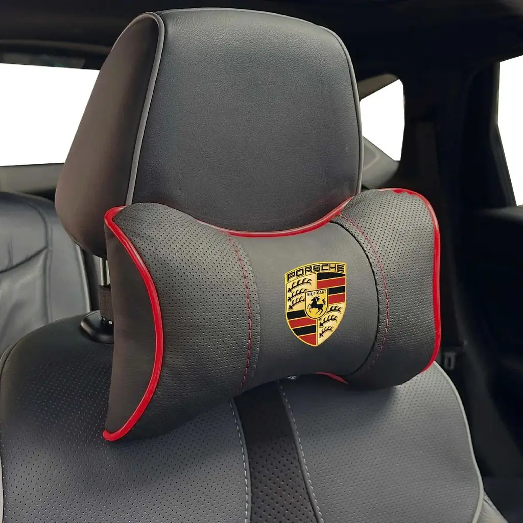 Подушка на підголівник з логотипом Porsche Екошкіра 3D Кольоровий лого Чорна-Червоний кант 1 шт
