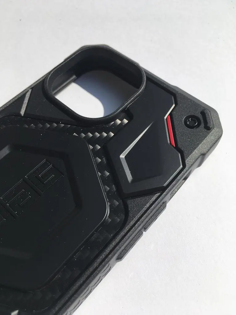 Чохол протиударний UAG Monarch Pro MagSafe для iPhone 15 (6.1") Carbon Fiber 1143401F4242 - фото 7