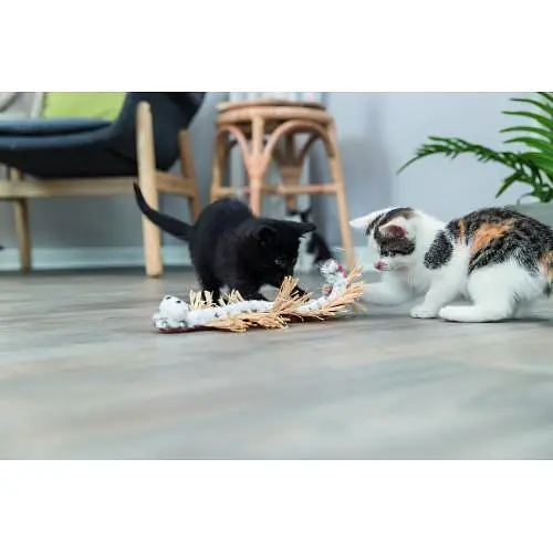 Іграшка Trixie Сороконіжка плюш і рафія для котів 33 см - фото 3