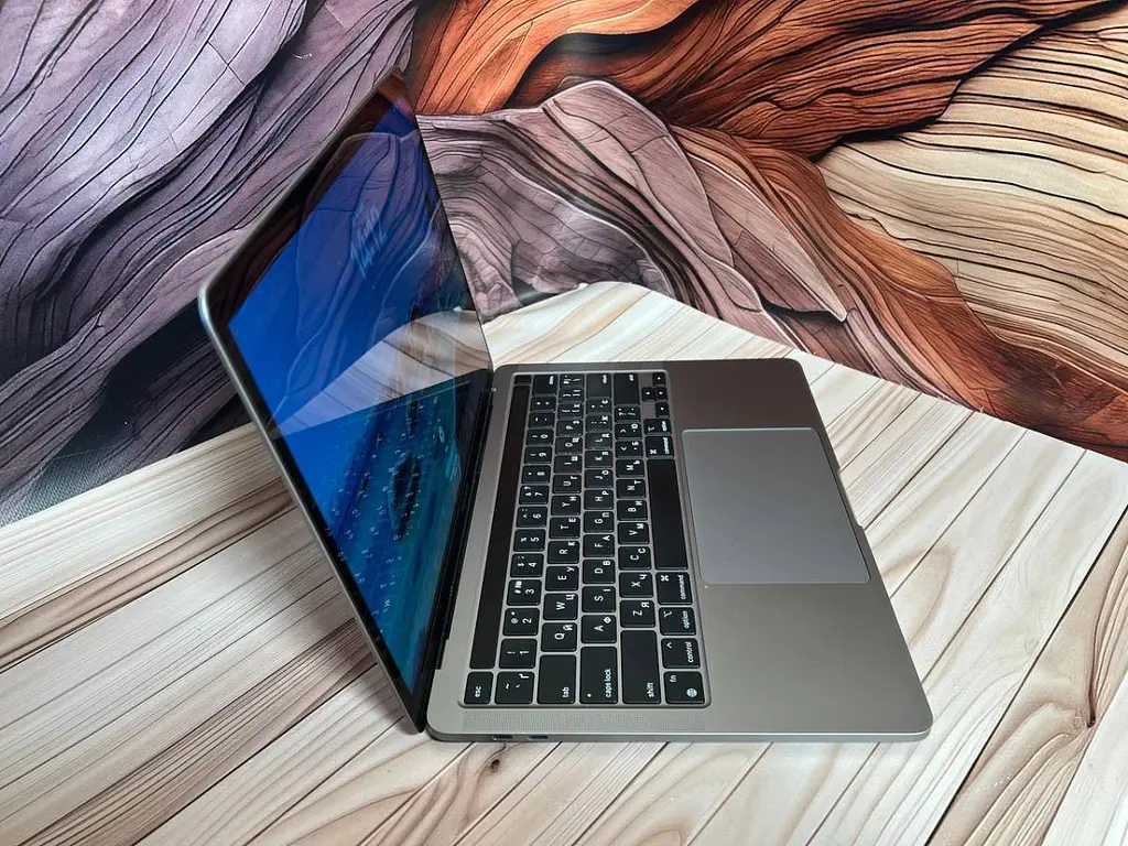 Ноутбук Apple MacBook Pro 13" 2020 A2337 M1/16/256 (C02G406ZQ05N) Б/в - фото 4