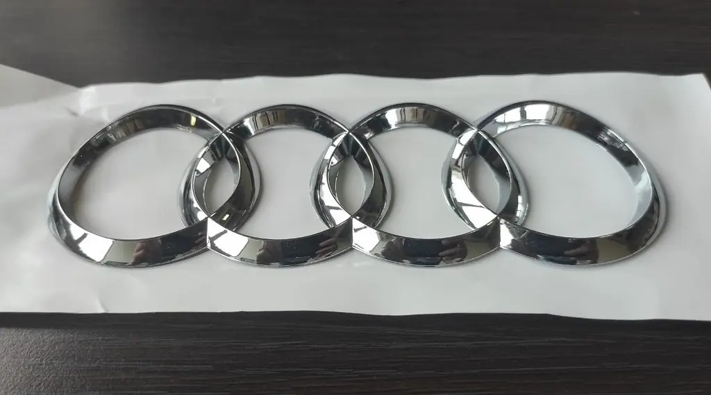 Емблема задня Audi Хром Вигнута 192х65 мм на скотчі (Завод) - фото 3