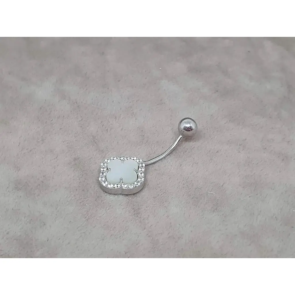 Серебряная серьга для пирсинга пупка Ирий Клевер с перламутром. 6025.2 - фото 2