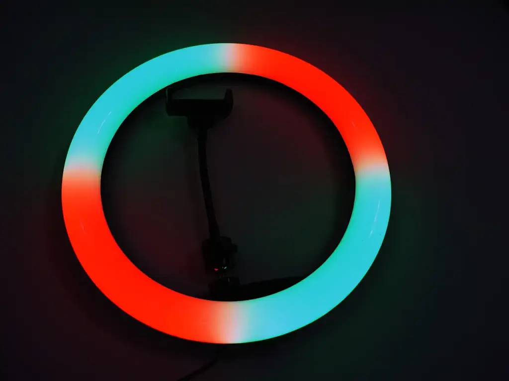 Кольцевая лед-лампа для студийного освещения Ring RGB MJ 33 33см с пультом для фото и видео - фото 4