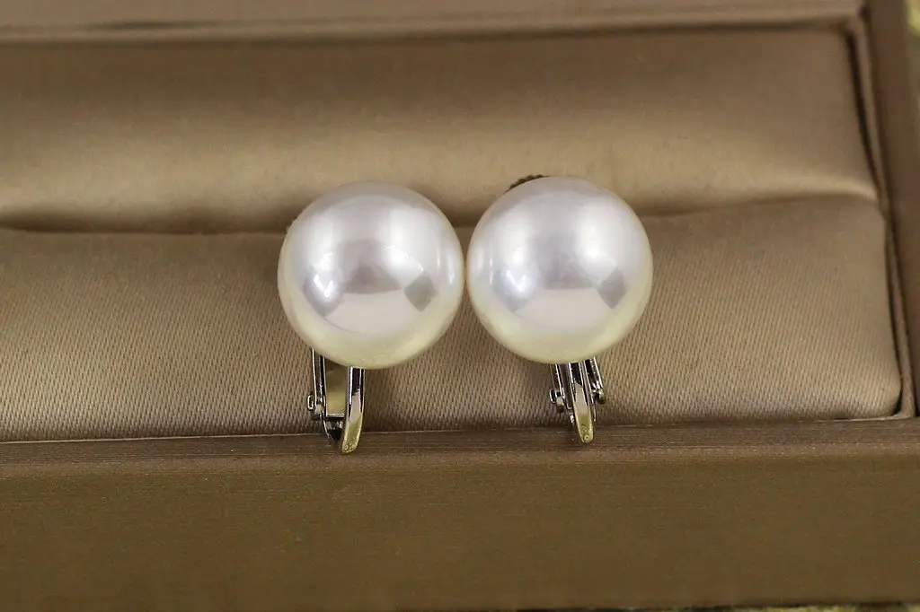 Сережки кліпси Xuping Jewelry кульки білий перламутр 1,6 см сріблясті