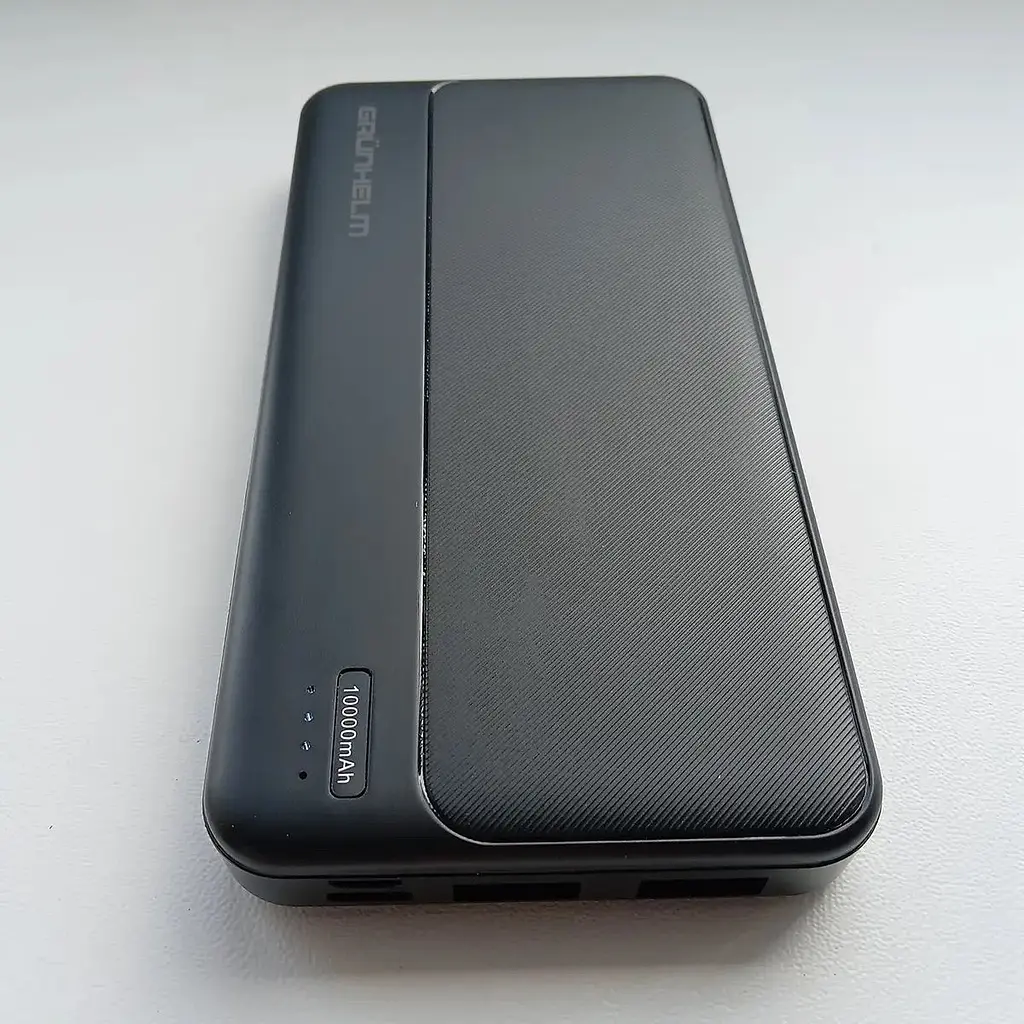Портативная батарея Grunhelm GP-10B Power Bank 10.000 mAh черная (137520) - фото 3