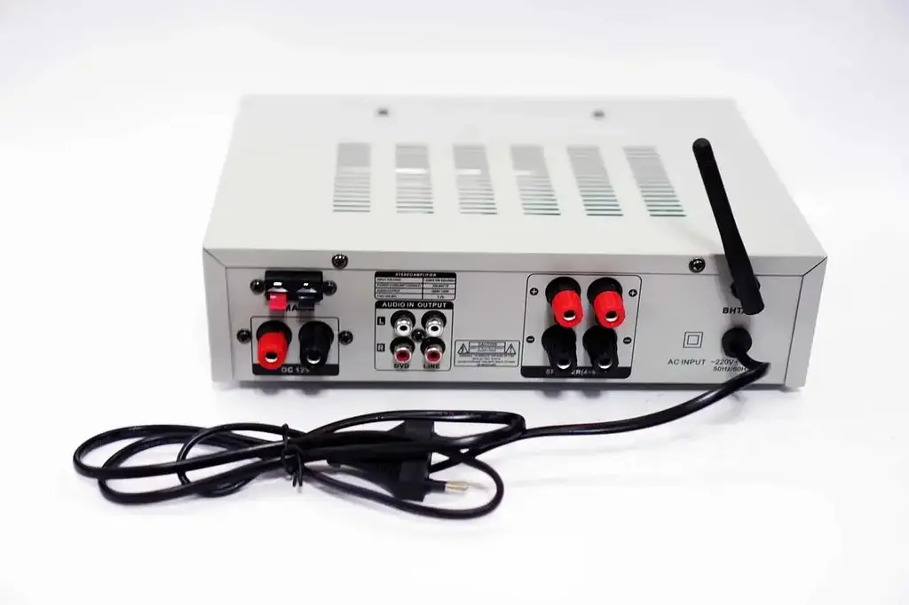 Підсилювач звуку Bluetooth 4,0 USB/SD/FM/MP3 150W+150W 2х канальний з пультом стереопідсилювач для колонок з караоке 220V та 12V UKC AMP-313 - фото 4