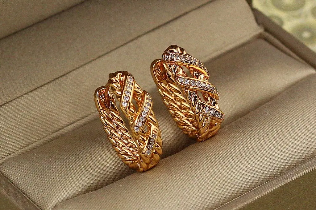 Сережки Xuping Jewelry Еволюція 2 см золотисті - фото 2