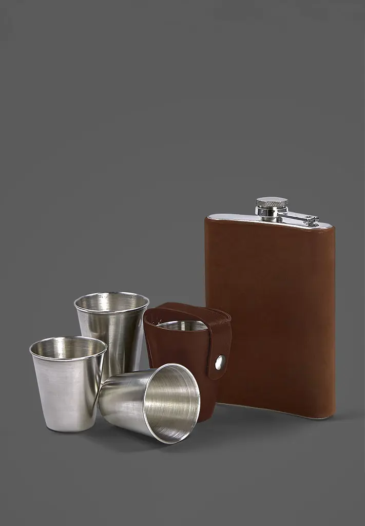 Набір з флягою та чарками в шкіряному чохлі світло-коричневий Crazy Horse - фото 3
