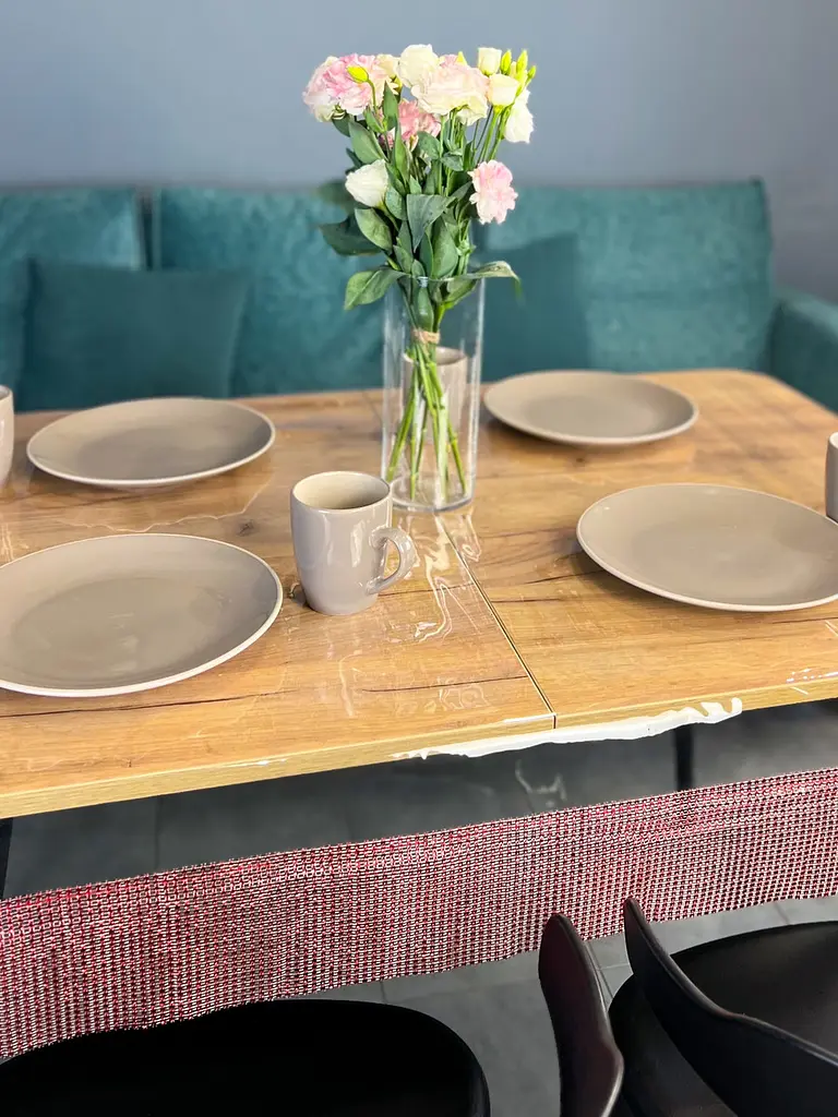 Скатертина силіконова з червоною стразовою стрічкою 280х190 см - фото 2